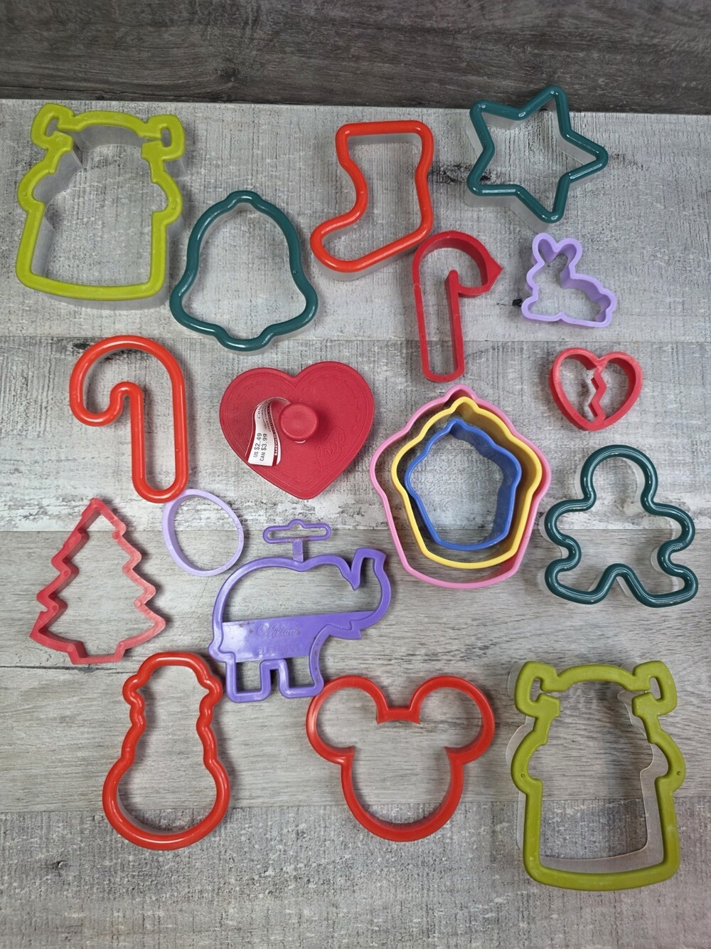 Huge Lot of 19 Assorted Plastic Cookie Cutters Robot Mickey Snowman Christmas g1
